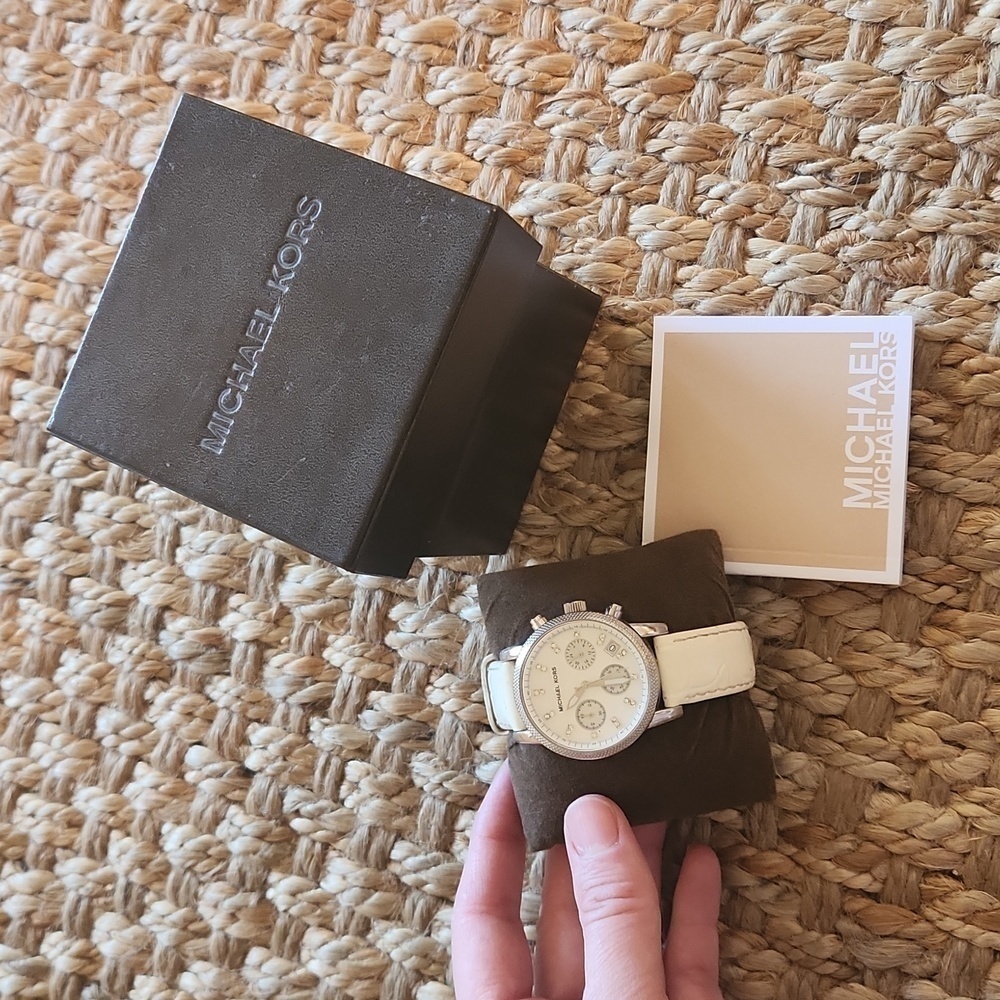 Michael Kors White Diamond Watch with Box - Picture 11 of 13